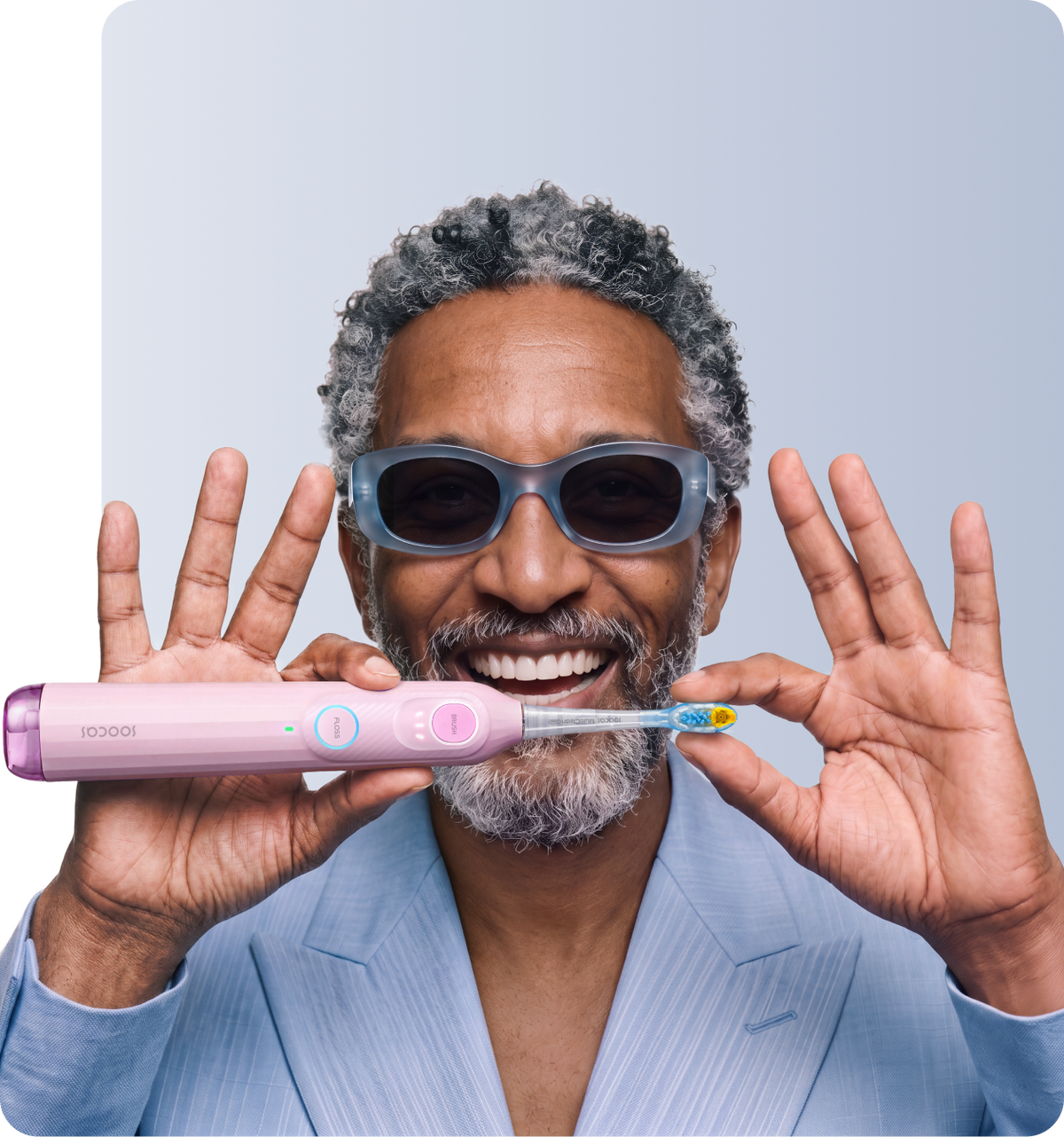 Person brushing with Soocas NEOS II SE