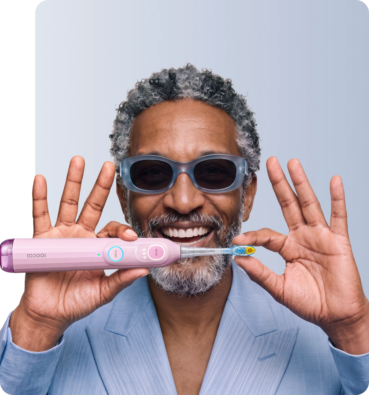 Person brushing with Soocas NEOS II SE